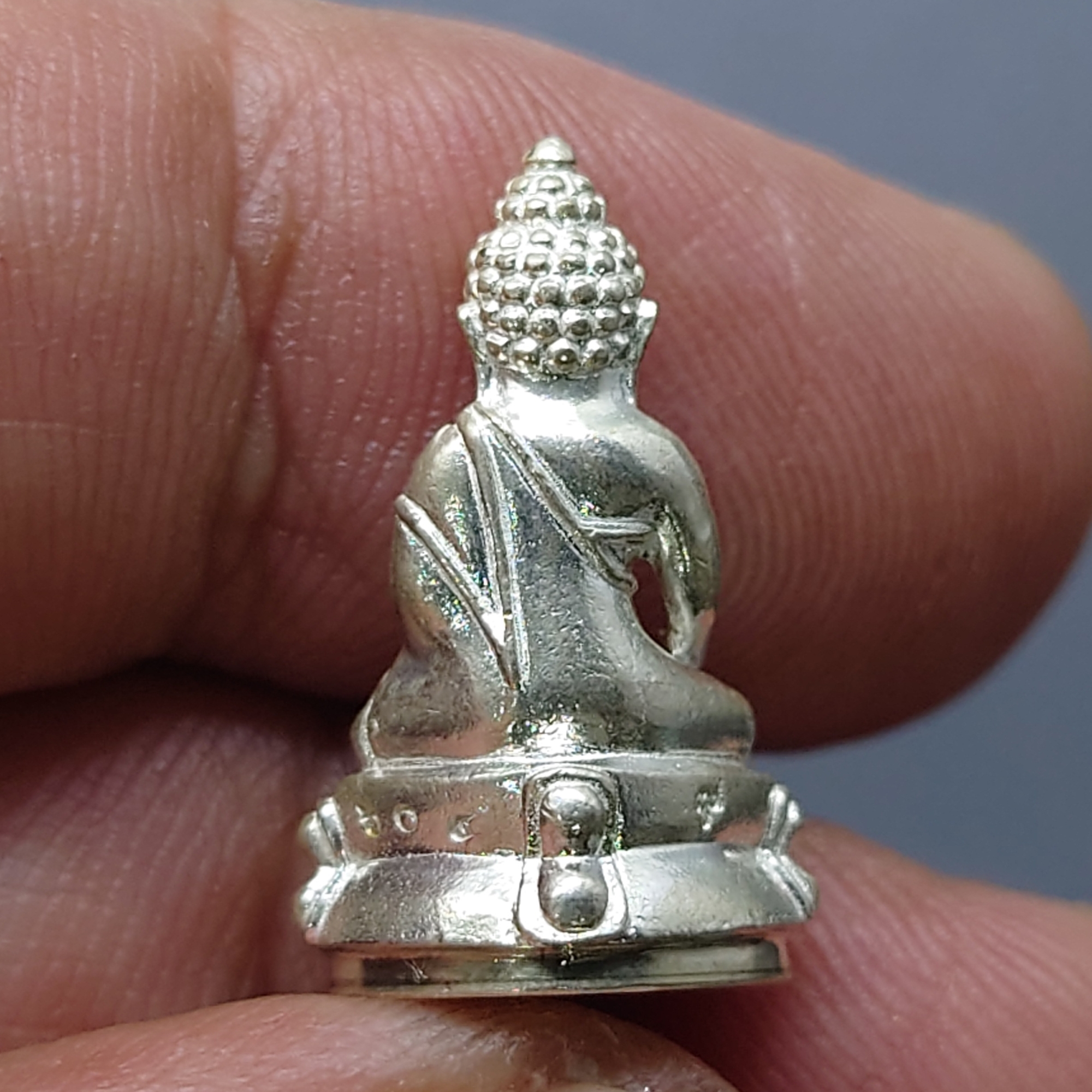 พระกริ่งญาณวเรศ (กริ่งปวเรศน้อย) ฐานบรรจุพระเกศาและจีวร เนื้อเงิน พิมพ์เล็ก สมเด็จพระญาณสังวรฯ ทรงเจริญพรรษา 100 ปี วัดบวรนิเวศวิหาร ปี2556 พร้อมใบรับรอง