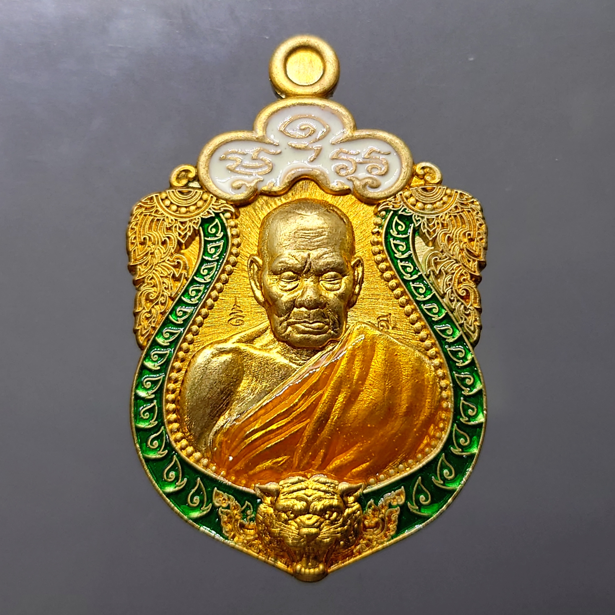 เหรียญเสมา พยัคฆ์คู่บารมี เนื้อทองแดง ลงยาขอบเขียว บนขาว ลงยาจีวร หลวงพ่อพัฒน์ วัดห้วยด้วน โคทเลขสวย 22 ปี2563