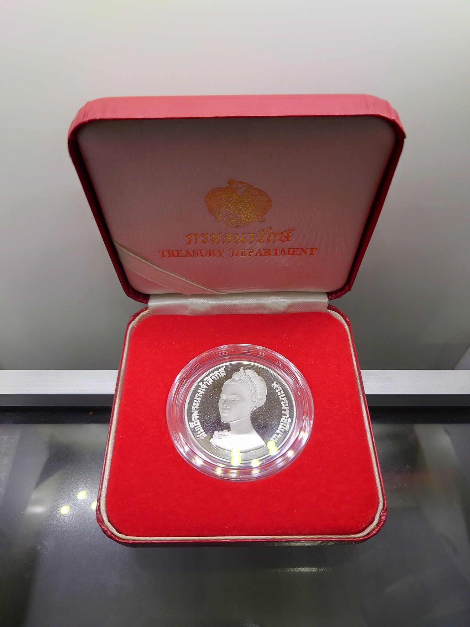 เหรียญเงินขัดเงา 600 บาท ที่ระลึก 50 พรรษา สมเด็จพระนางเจ้าสิริกิติ์ พระบรมราชินีนาถ พ.ศ.2525 สภาพสวย ติดลำดับหายาก