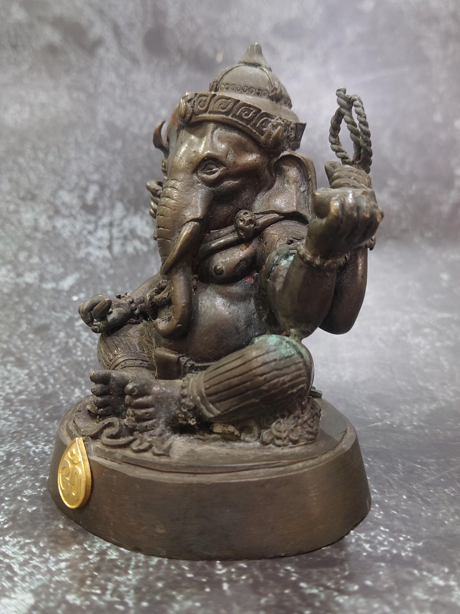 รูปหล่อ พระพิฆเนศ กรมศิลปากร ปี2547 เนื้อโลหะผสม ขนาดบูชาหน้าตัก 3 นิ้ว