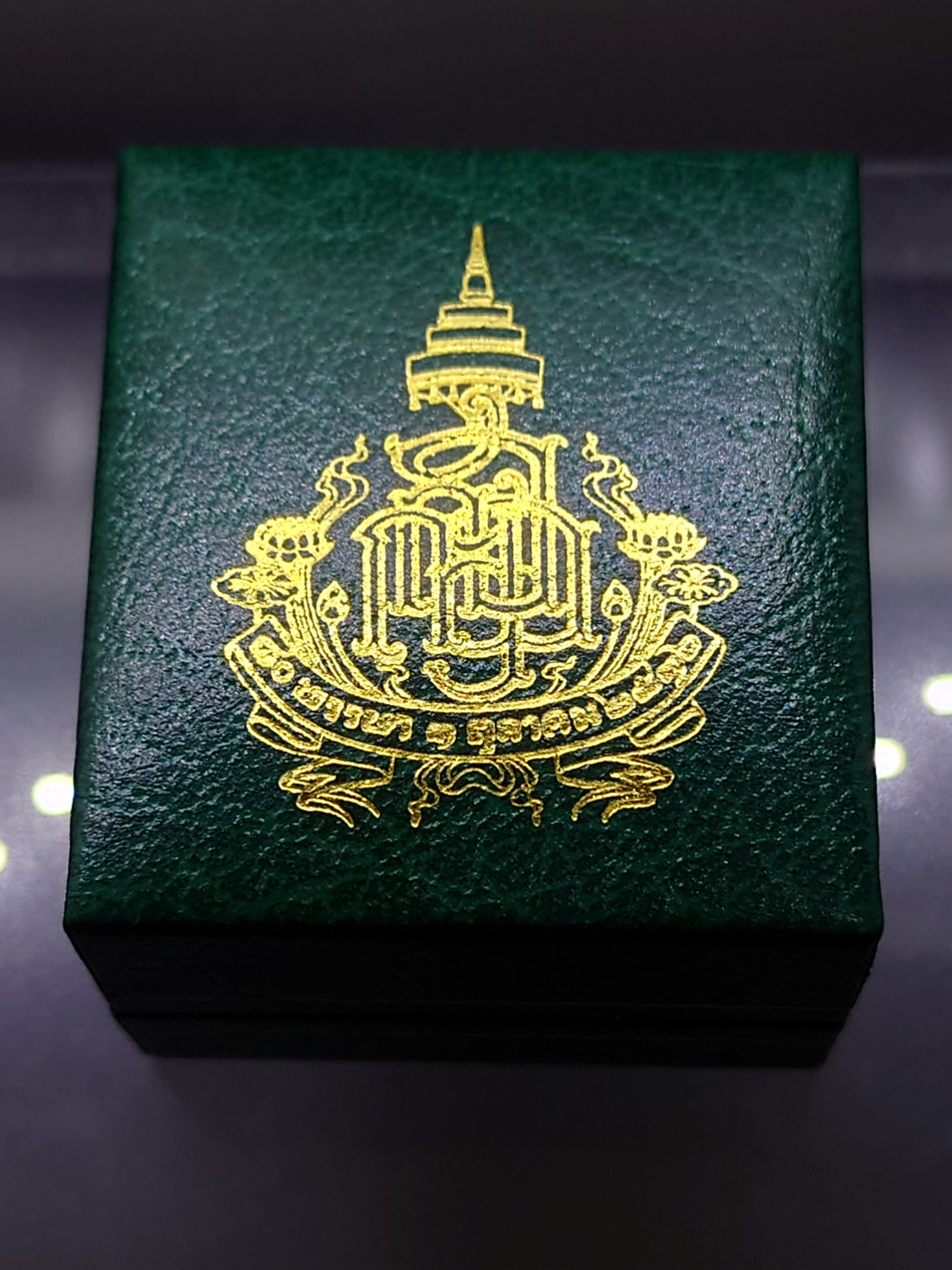 พระชัยวัฒน์ เจริญสุข ๘๑ เนื้อเงิน ญสส พิธีมหาพุทธาภิเษก ณ พระอุโบสถวัดบวรนิเวศวิหาร 27 มีนาคม พ.ศ.2537 พร้อมกล่องเดิม