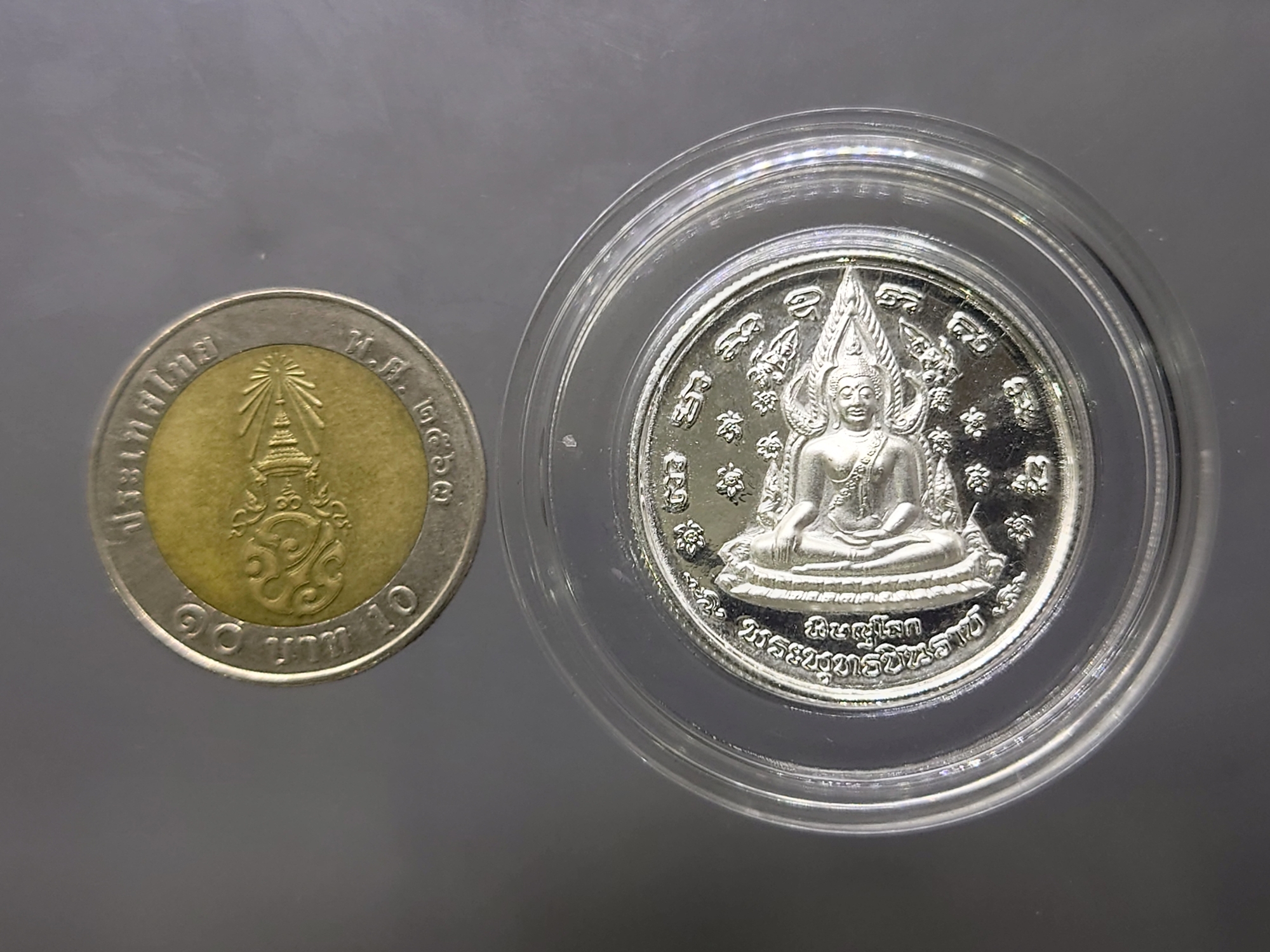 เหรียญพระพุทธชินราช หลัง พระนเรศวรมหาราช รุ่นวังจันทน์ เนื้อเงิน ขนาด 3 ซม. วัดพระศรีรัตนมหาธาตุวรมหาวิหาร ปี2548 พร้อมตลับ