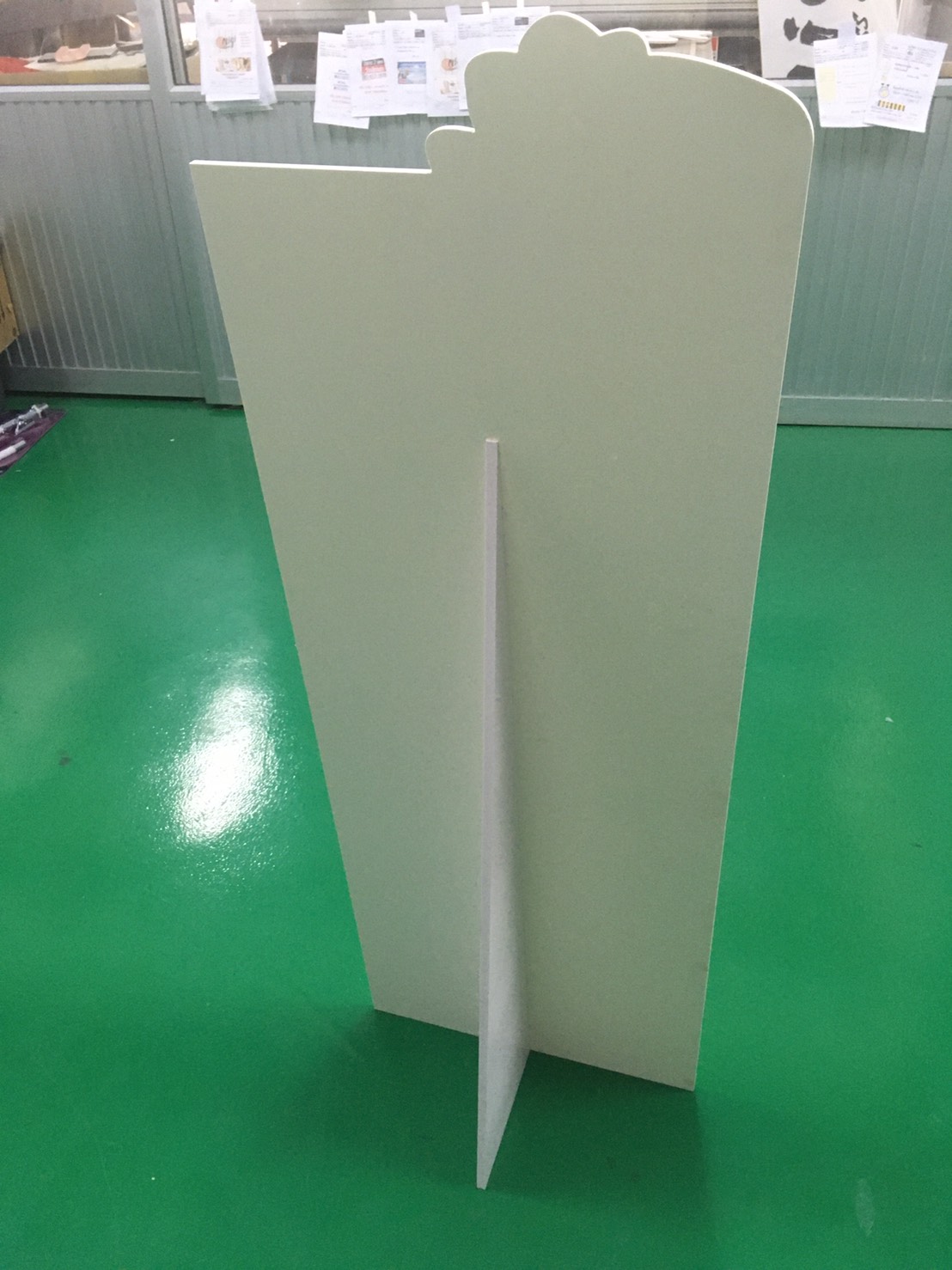 ป้ายสแตนดี้ติดสติ๊กเกอร์ไดคัทพร้อมขาตั้ง งานDUCK CREPE เครปเป็ด