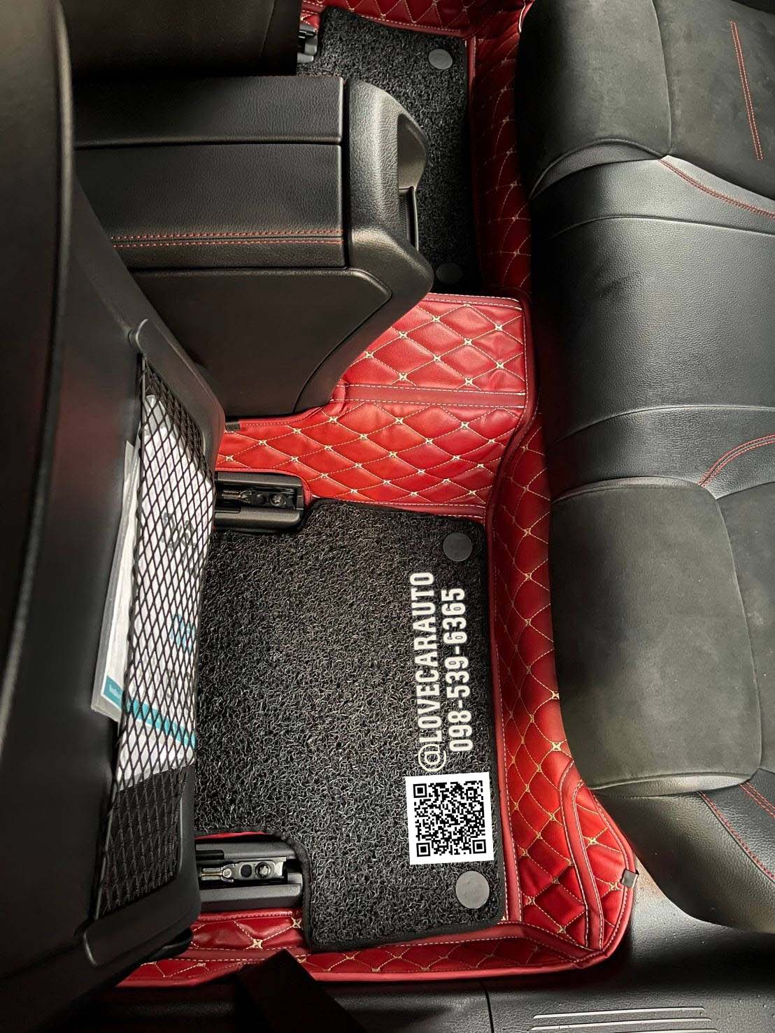 พรมปูพื้นรถยนต์ 7D Benz A200 2022 สีแดงไวน์+ดักฝุ่นสีดำ