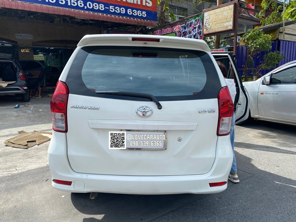 พรมปูพื้นรถยนต์ 6D Toyota Avanza โตโยต้า อแวนซ่า 2011 ลายเคฟล่าสีดำด้ายทอง 2แถว