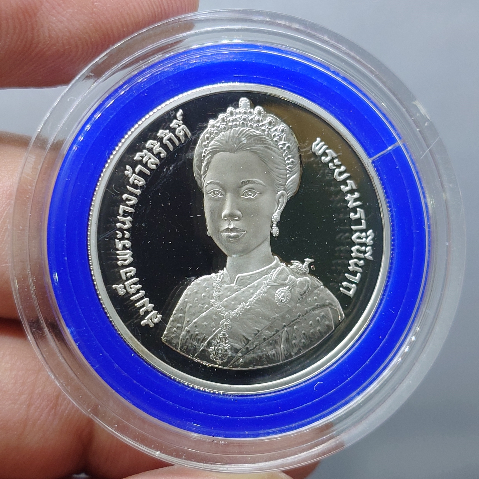 เหรียญเงินขัดเงา ครบชุด 3 ขนาด ที่ระลึกเฉลิมพระชนมพรรษา 5 รอบ สมเด็จพระนางเจ้าสิริกิติ์ พระบรมราชินีนาถ พ.ศ.2535 ไม่ผ่านใช้