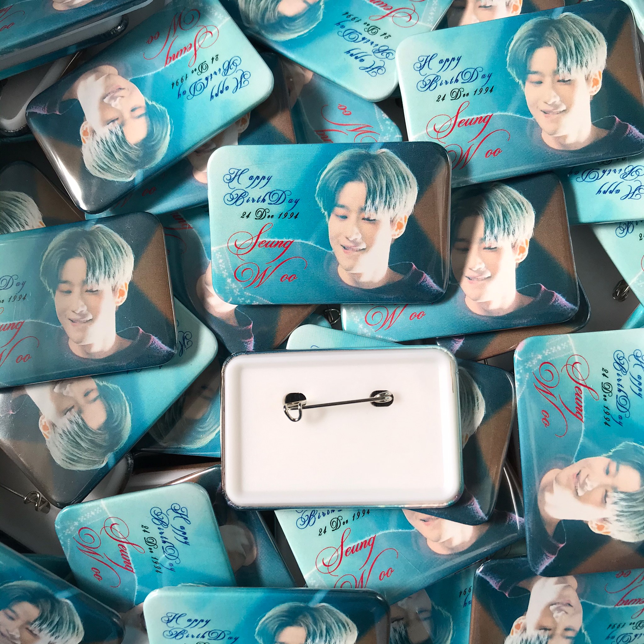 เข็มกลัดสี่เหลี่ยม ผลิตเข็มกลัดด่วน ราคาโรงงาน มีหลายขนาด