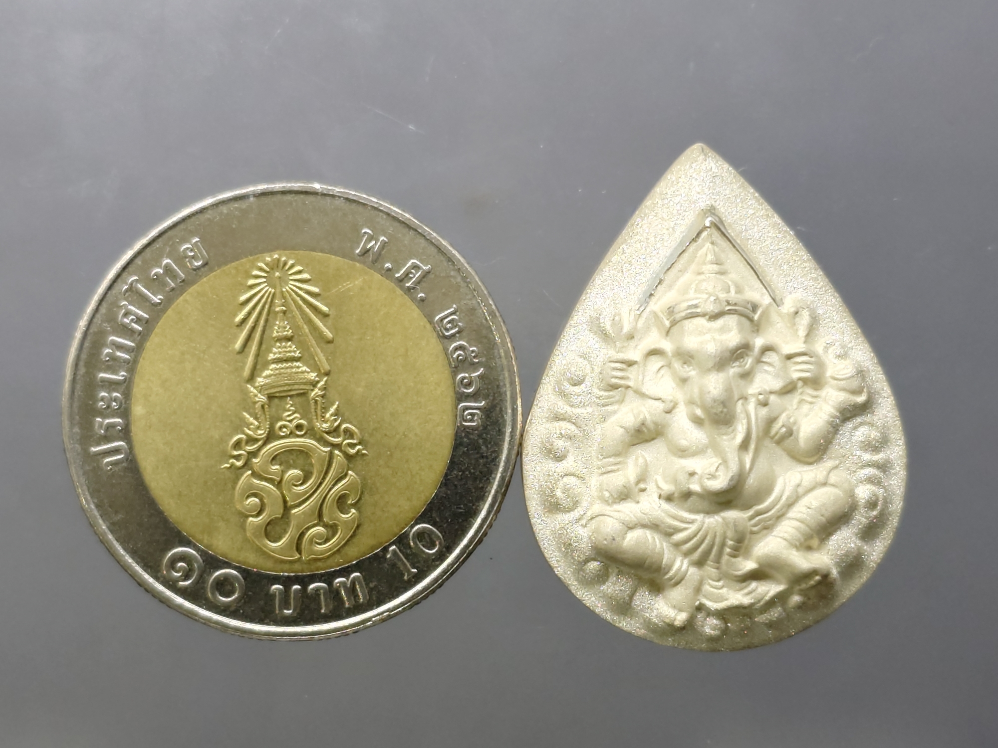 เหรียญพระพิฆเนศวร ญสส รุ่นกาญจนาภิเษก พิมพ์ใหญ่ เนื้อเงินพ่นทรายและขัดเงาบางส่วน วัดบวรนิเวศวิหาร พ.ศ.2538 พร้อมกล่องเดิม