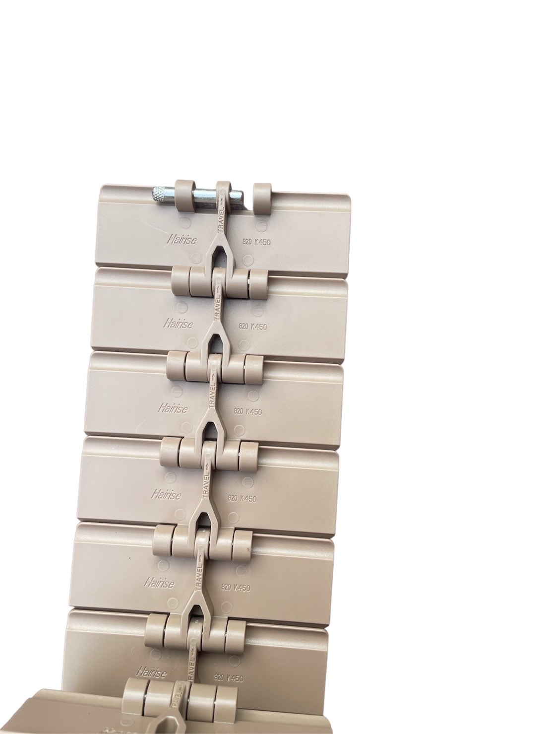 820-K450 Straight Top chain width 114.3 mm Pitch 38.1mm POM material Brow color สายพานลำเลียง(Conveyer) ขวดในโรงงานอุตสาหกรรมเป่าขวดหรือโรงงานผลิตน้ำ