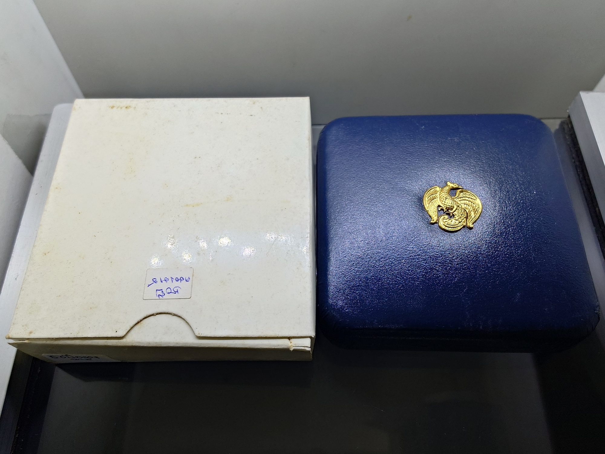 เหรียญที่ระลึก 50 ปี พระบรมราชาภิเษก รัชกาลที่9 พ.ศ.2543 เนื้อเงินรมดำ พร้อมกล่องหนัง และใบเซอร์จากกรมธนารักษ์