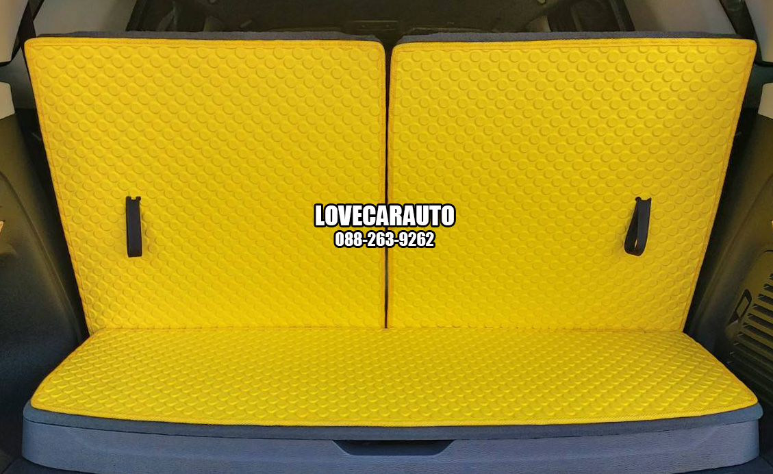 ผ้ายาง ปูพื้น Chevrolet Trailblazer 2018 กระดุมสีเหลือง