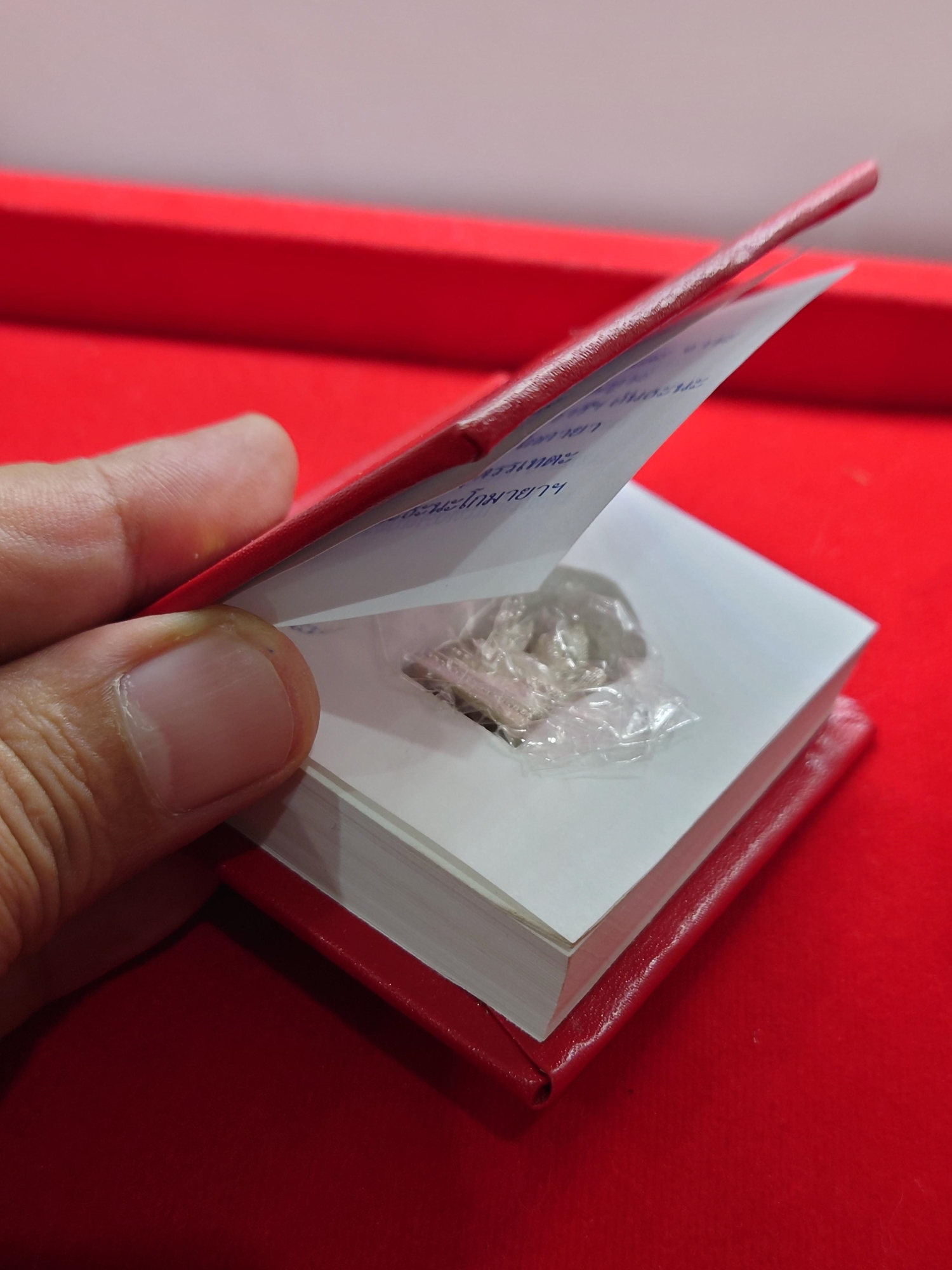 รูปหล่อพระพิฆเนศ เทพเจ้าแห่งความสำเร็จ เนื้อเงิน ปางนั่งประทานพร ครบรอบ 25ปี นิตยสารดาราภาพยนตร์ พ.ศ.2544