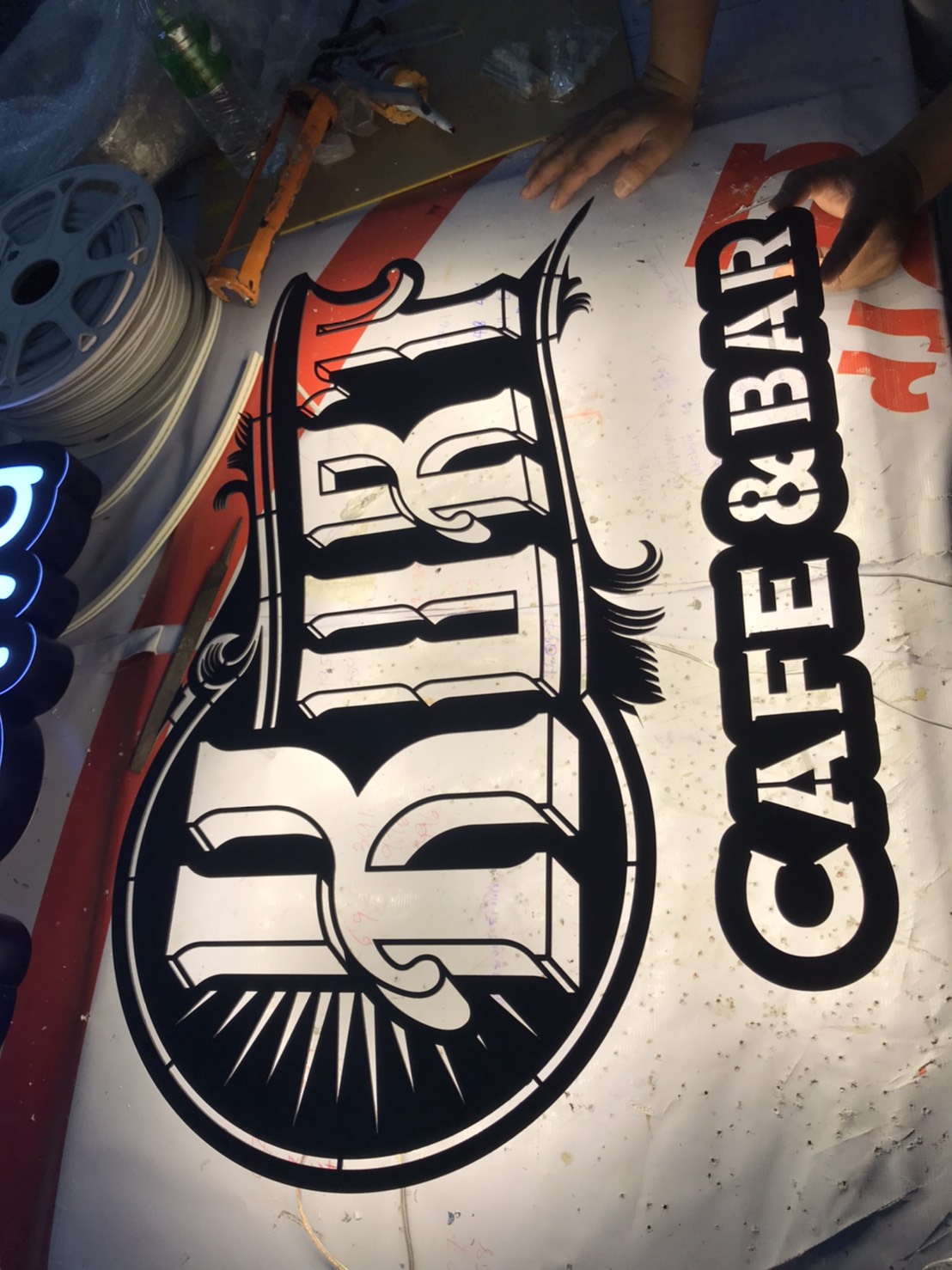 งานป้ายวินเทจ งานเลเซอร์เหล็กไฟออกหลังพร้อมขาลอย