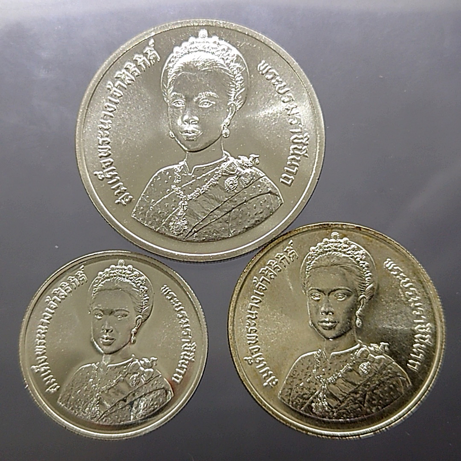 เหรียญเงินครบชุด วาระเฉลิมพระชนมพรรษา 5 รอบ ราชินี 150-300-600 ปี2535 ไม่ผ่านใช้