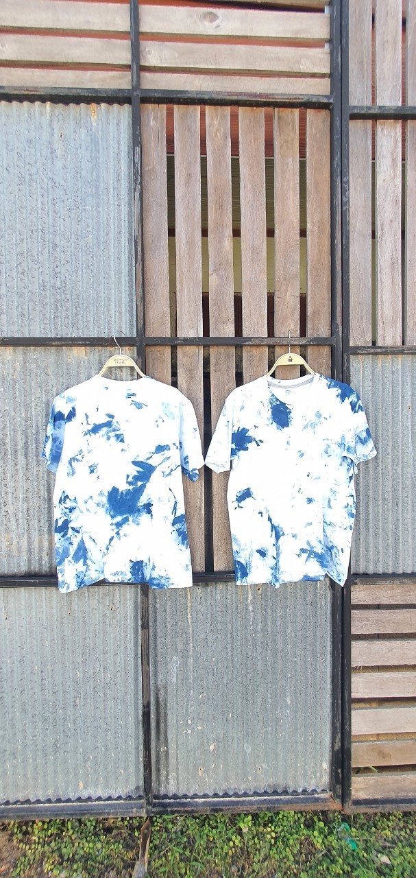 เสื้อยืดมัดย้อม ไวท์แบลค