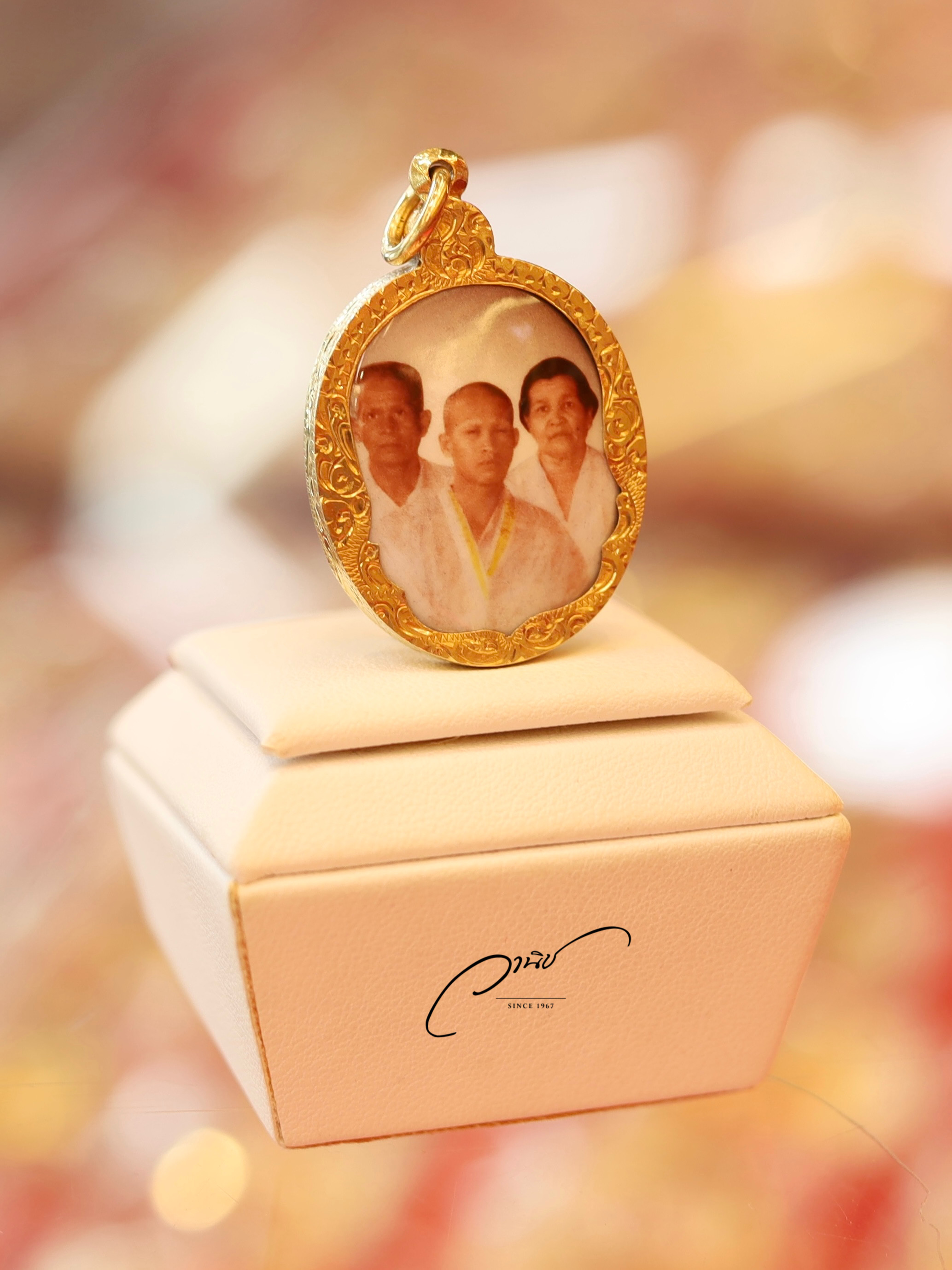 ล็อกเก็ตรูปพ่อแม่ เลี่ยมกรอบทองคำแท้ งานสวยพรีเมี่ยม