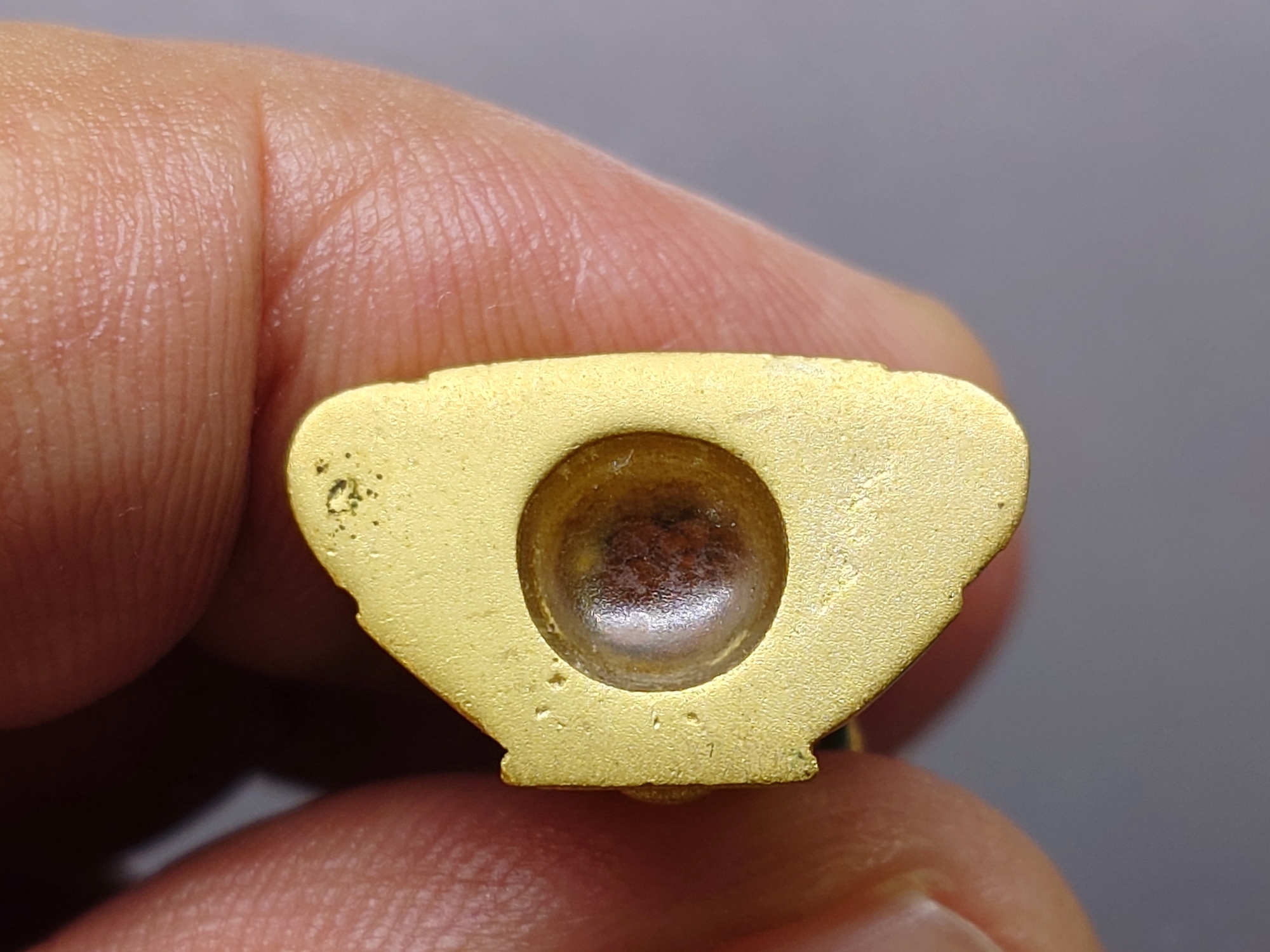 พระแก้วมรกต เครื่องทรงฤดูร้อน (ขนาดสูง 3.5 เซน) เนื้อโลหะเคลือบสีเขียว เครื่องทรงชุบทอง สำนักพระราชวัง สร้าง พุทธาภิเษก ณ วัดพระศรีรัตนศาสดาราม พ.ศ.2547 ตลับเดิม รับประกันแท้