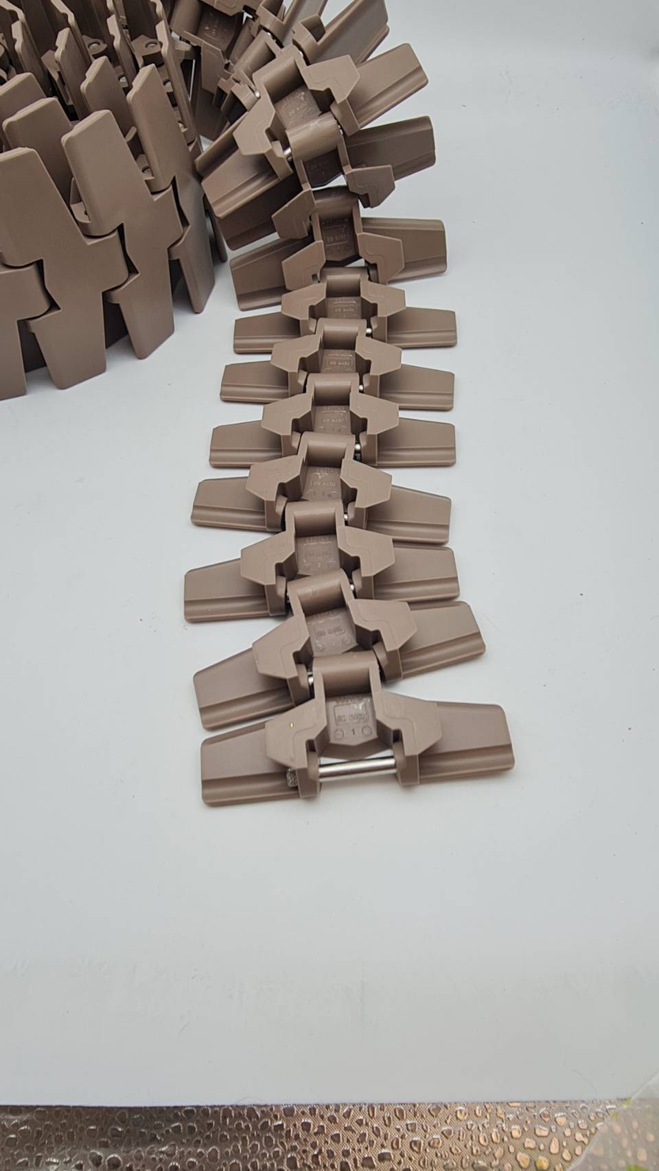 880-K450 BO TAB curve top chain ความกว้าง 114 มิลลิเมตร สายพานลำเลียงทางโค้ง แคบ R300มิลลิเมตร