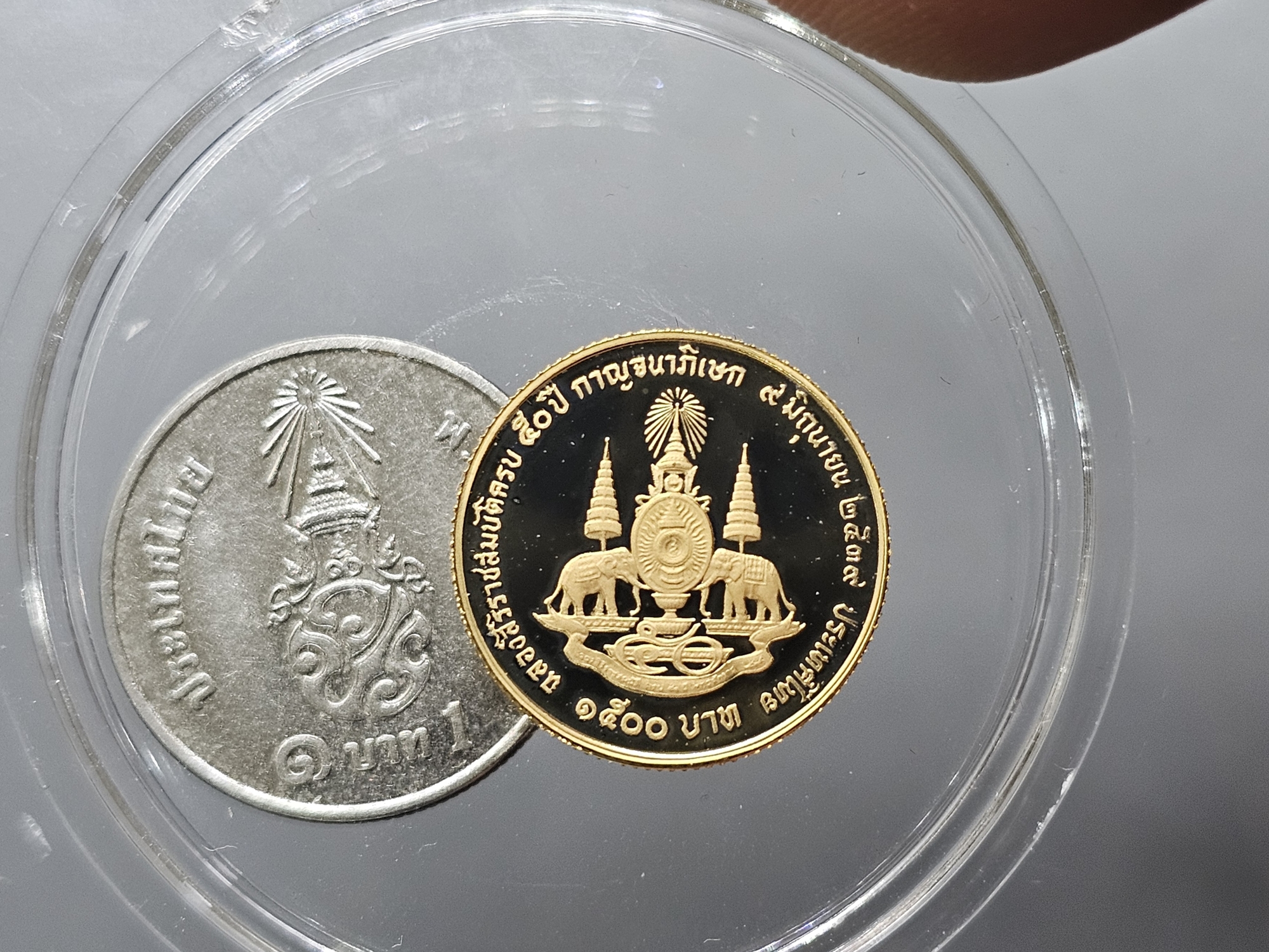 เหรียญทองคำขัดเงา ชนิดราคา 1500 บาท ที่ระลึก ในหลวง ร9 พระราชพิธีกาญจนาภิเษก 2539 (หนัก 1 สลึง)