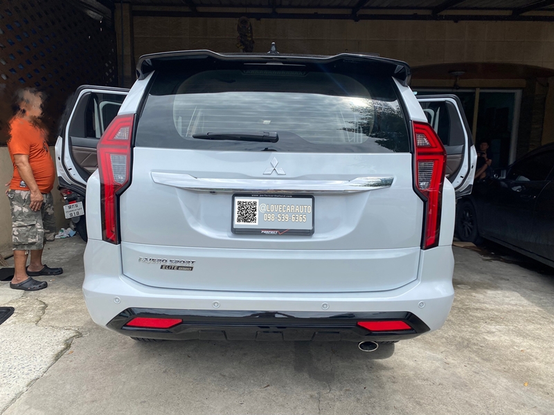 พรมปูพื้นรถยนต์ Mitsubishi PajeroSport 2019 VVIP ด้ายคู่ สีกาแฟ+ไวนิลน้ำตาล