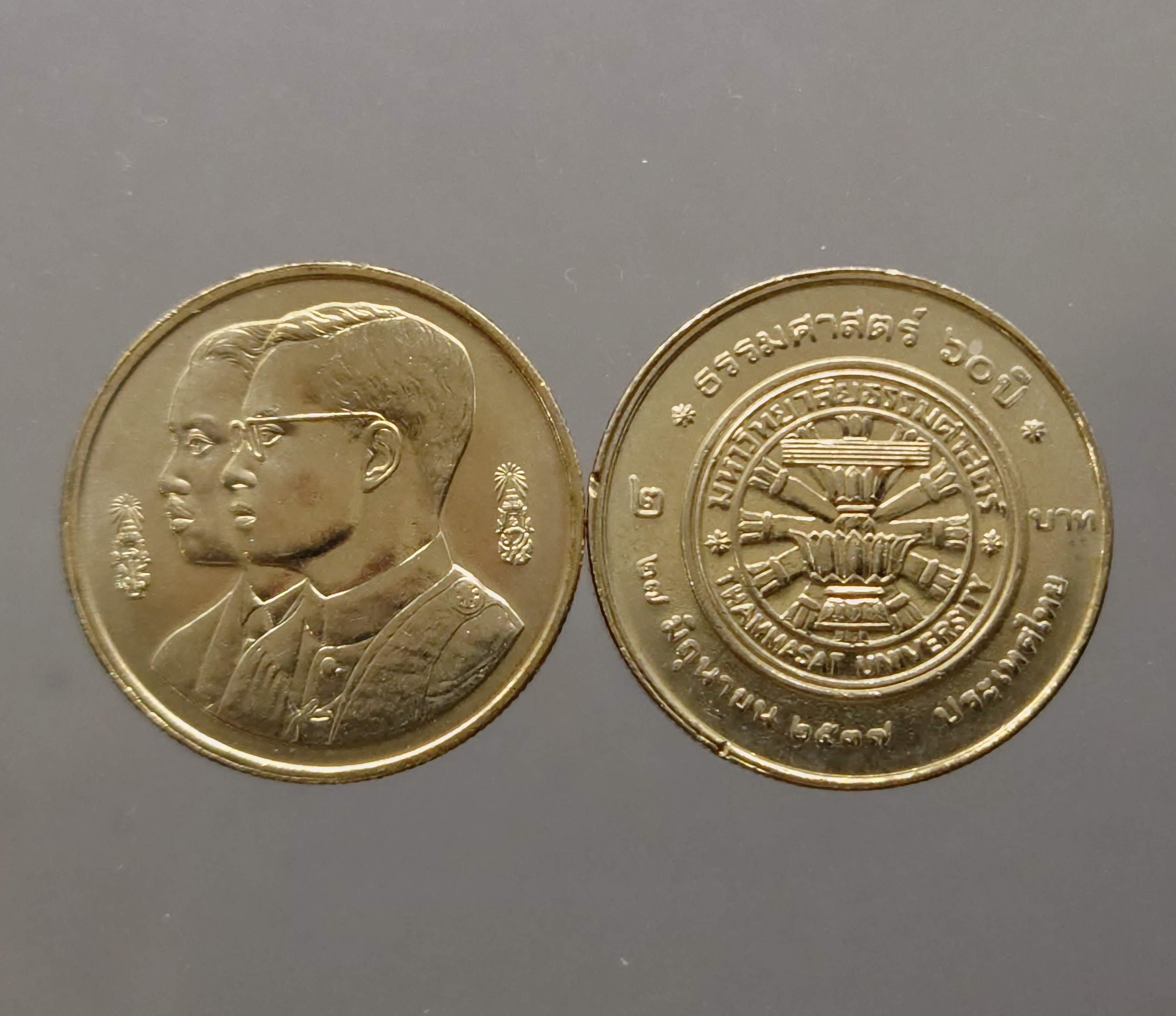 เหรียญยกถุง (100 เหรียญ) เหรียญ 2 บาท ที่ระลึก 60 ปี มหาวิทยาลัยธรรมศาสตร์ ไม่ผ่านใช้ 2537