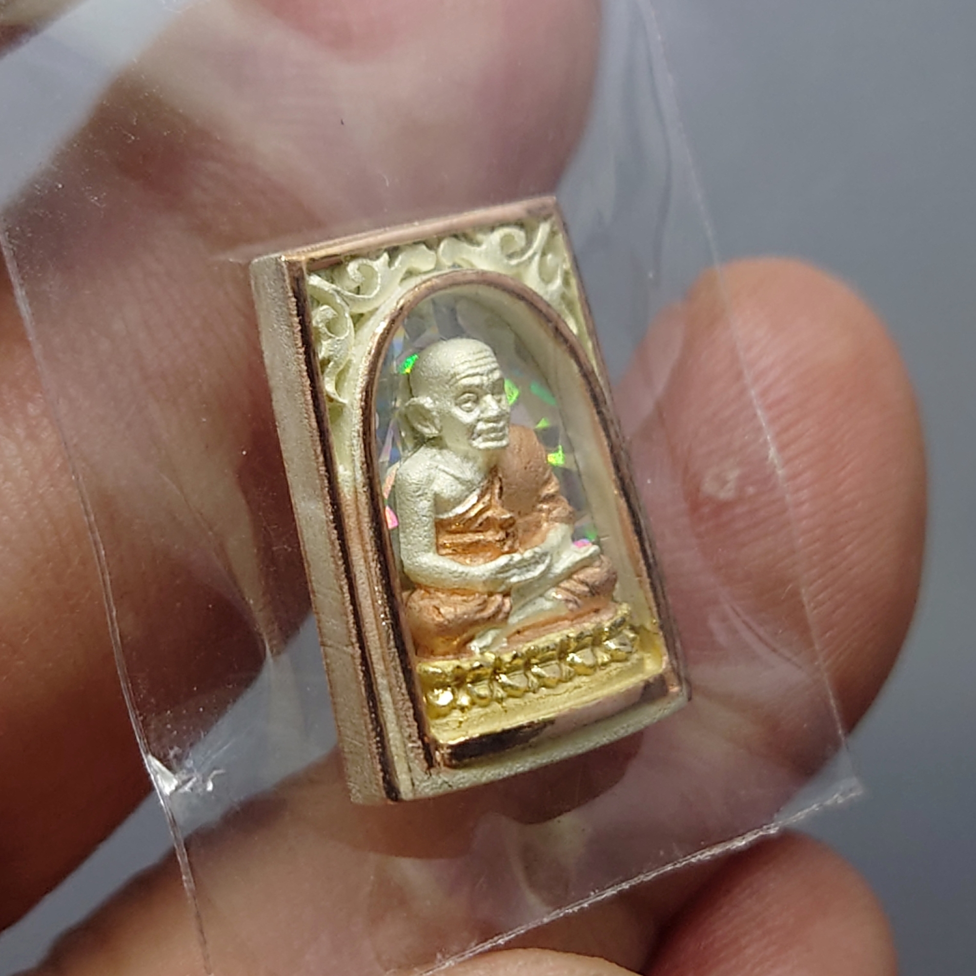 เหรียญหลวงปู่ทวด เนื้อเงิน 3 K รุ่นมงคลบารมี วัดประสาทบุญญาวาส พ.ศ.2545 พิมพ์สี่เหลี่ยม ขนาดสูง 1.8 ซ.ม. พร้อมกล่องเดิม
