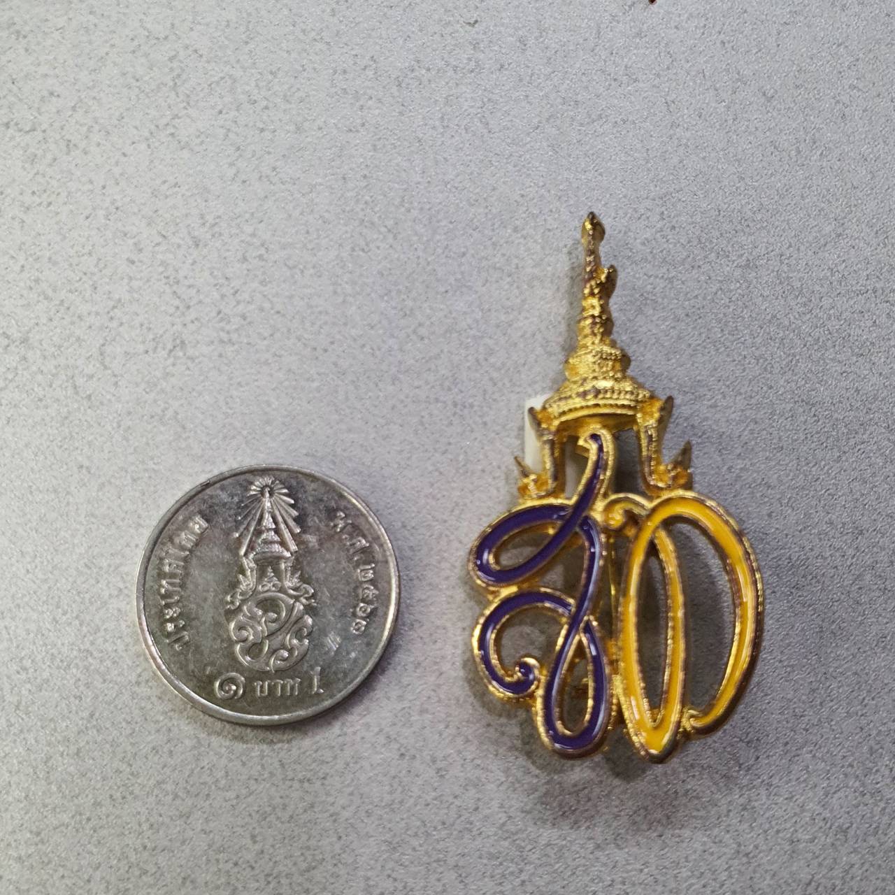 เข็มกลัด เข็มที่ระลึก ตราสัญลักษณ์ สท ( ราชินีสุทิดา )