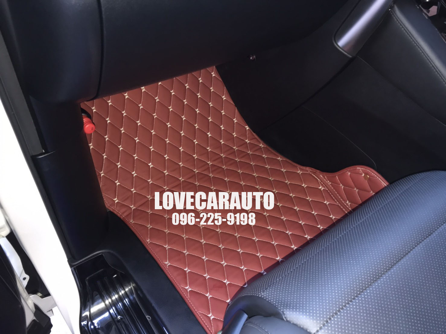 พรมรถยนต์ 6D สีแดงไวน์ Toyota alphard