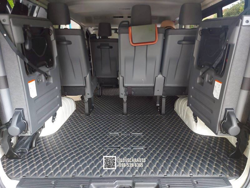 พรมปูพื้นรถยนต์ 6D Toyota Hiace สีดำด้ายทองด้ายคู่