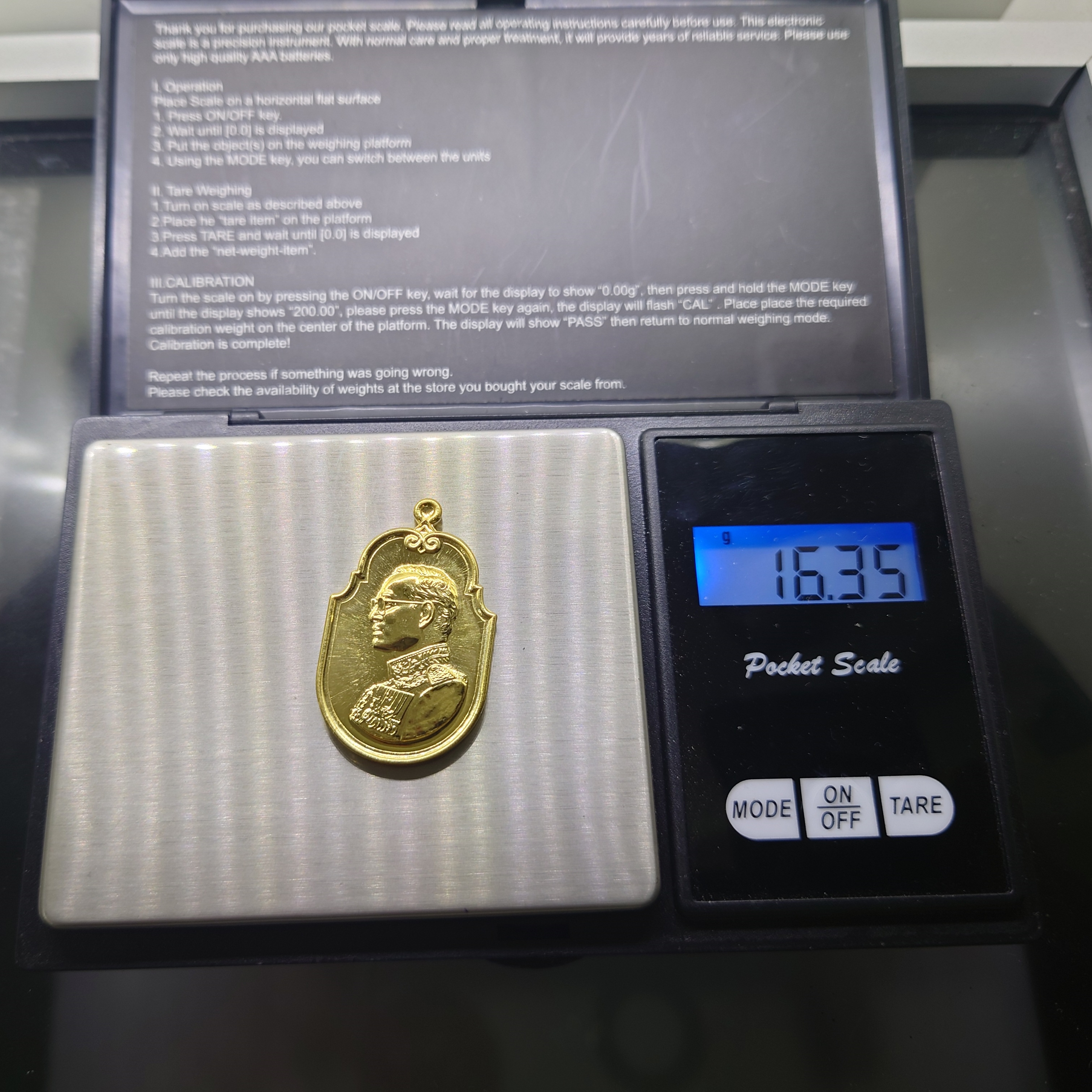 เหรียญทองคำ รัชกาลที่9 ที่ระลึกสร้างอุทยานราชภักดิ์ พร้อมกล่องเดิมๆ โคท 3567 พ.ศ.2558