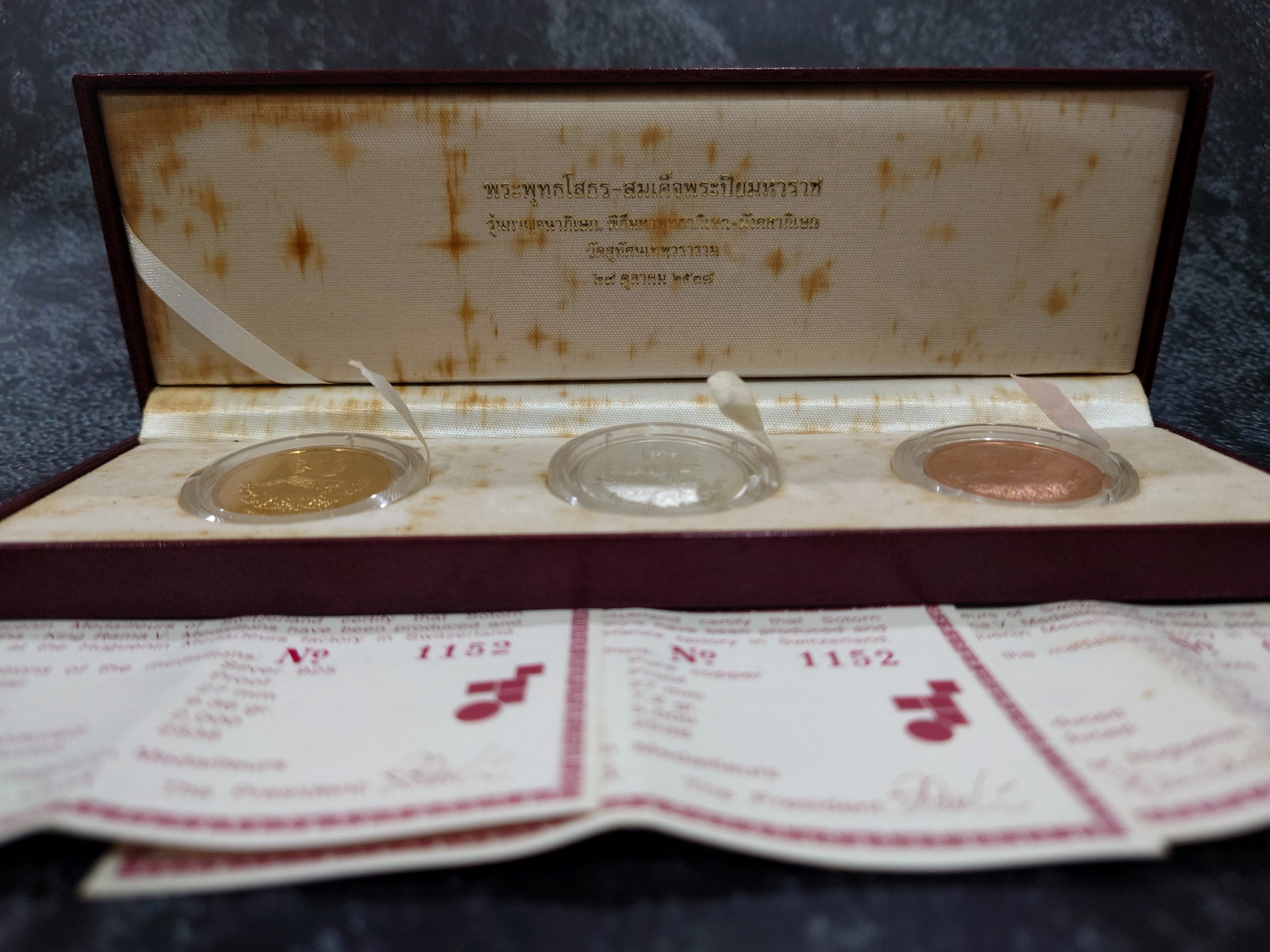 เหรียญพระรูปรัชกาลที่5 หลังพระพุทธโสธร (ชุด 3 เหรียญ เนื้อเงิน ทองแดง ชุบทอง ขัดเงา) รุ่นกาญจนาภิเษก บล็อกฮูกานิน สวิสๆ วัดสุทัศน์ๆ พ.ศ.2538 พร้อมกล่องเดิม