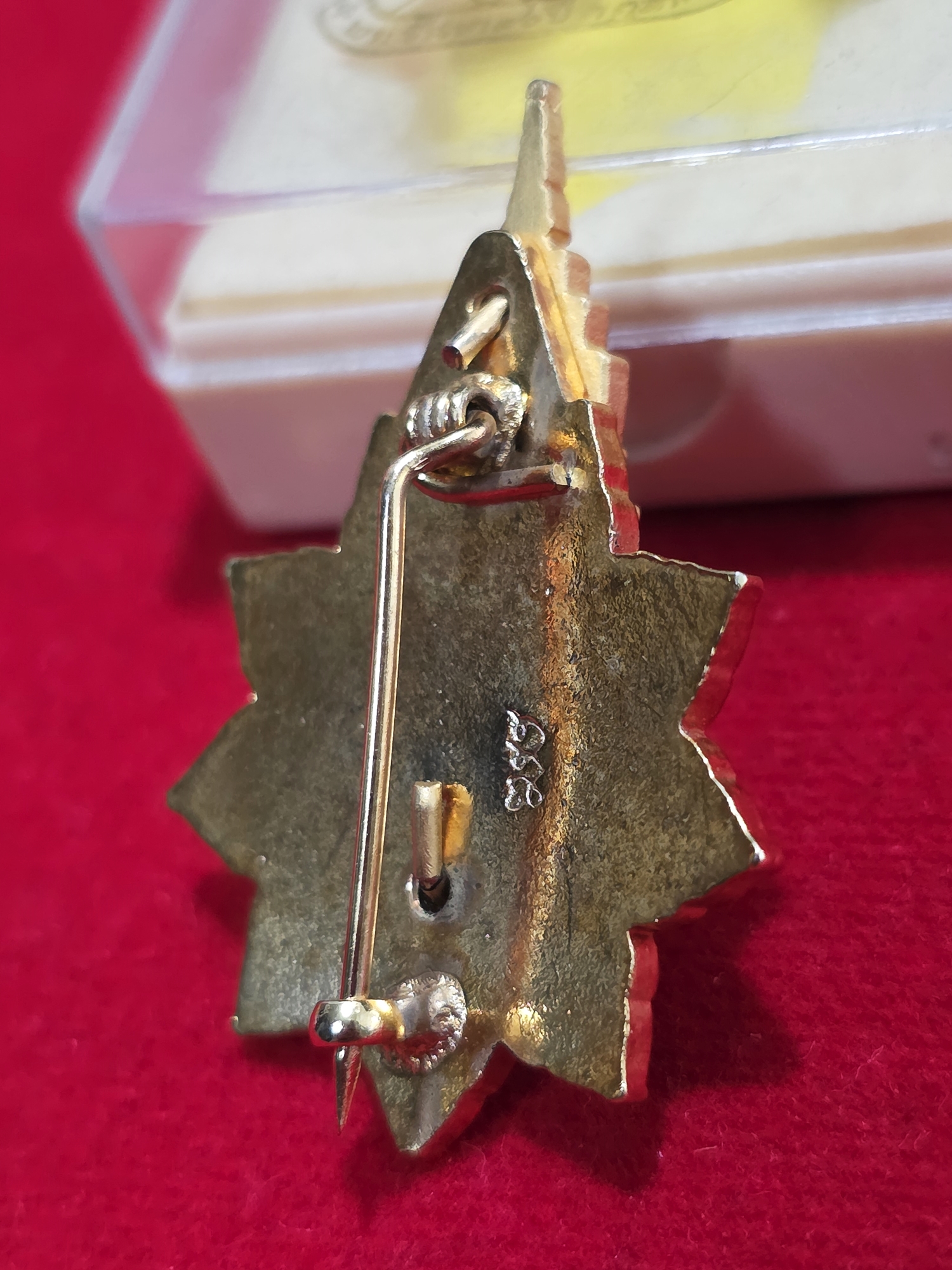 เข็มกลัด เข็มที่ระลึก ญสส ฉลองพระชันษา 90 ปี สมเด็จพระญาณสังวร สมเด็จสังฆราช ปี2546 พร้อมกล่องเดิม