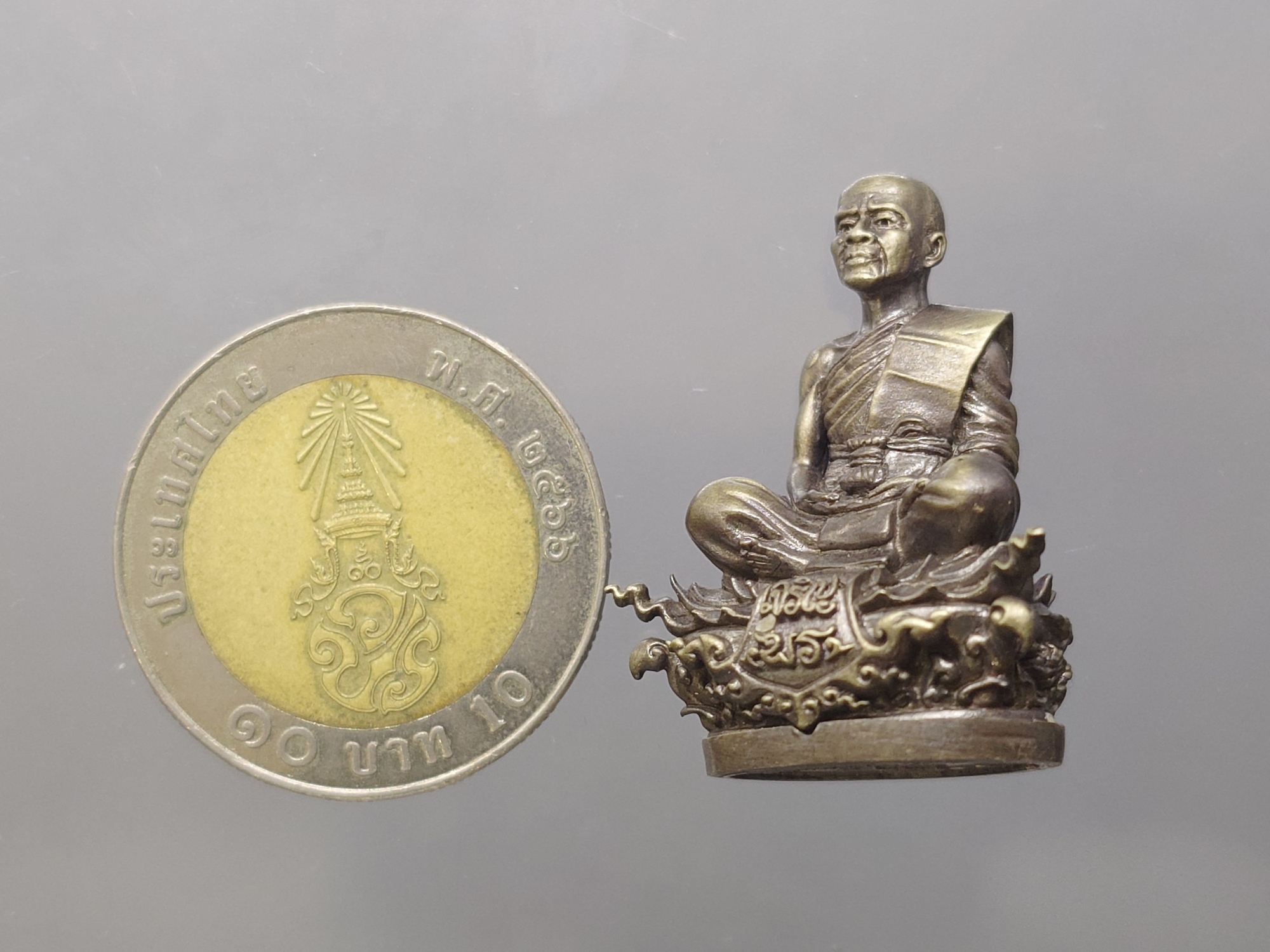 พระกริ่งเจริญพร ๑๙ เนื้อชนวนเงิน หลวงพ่อคูณ วัดบ้านไร่ พร้อมกล่องเดิม ใบเซอร์ พ.ศ.2557 รับประกันแท้ ทันหลวงพ่อ