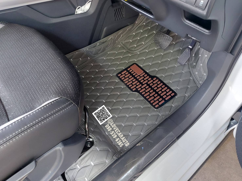 พรมปูพื้นรถยนต์ toyota Veloz สีเทาด้ายเทา