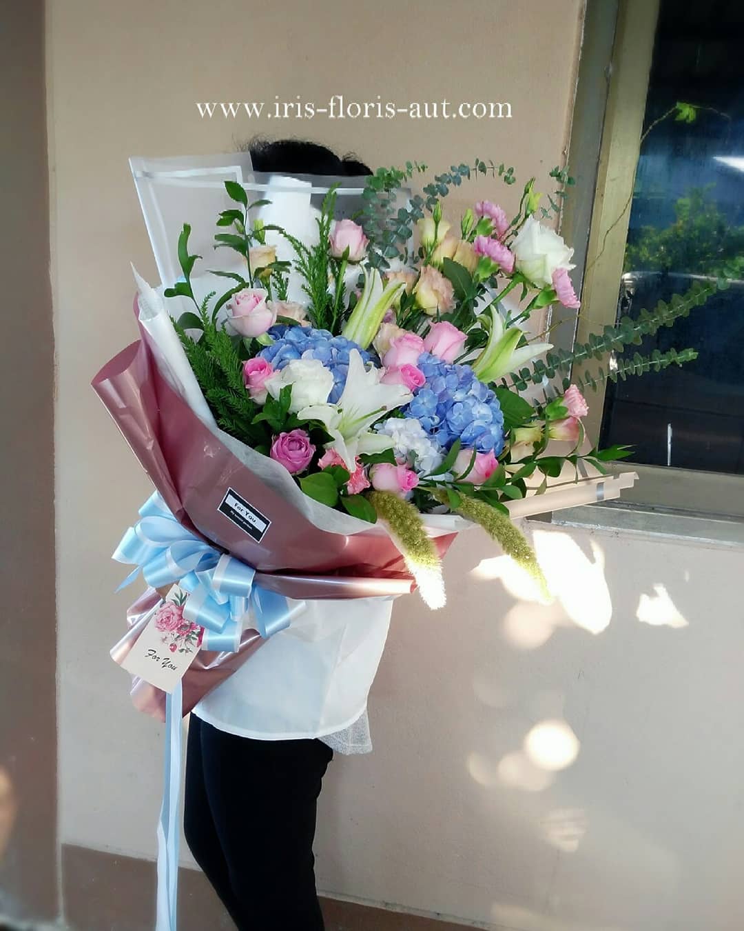 ช่อดอกไฮเดรนเยีย กุหลาบ ลิลลี่