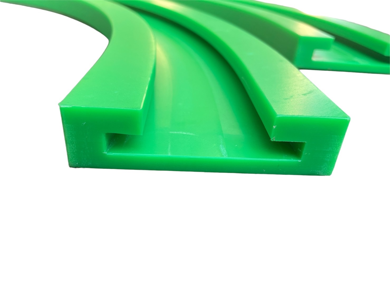 Tab Chain Track UHMW-PE 880TAB-K325 รางสายพานแบบโค้ง R500 mm สำหรับงานสายพานลำเลียงโรงงานน้ำดื่ม