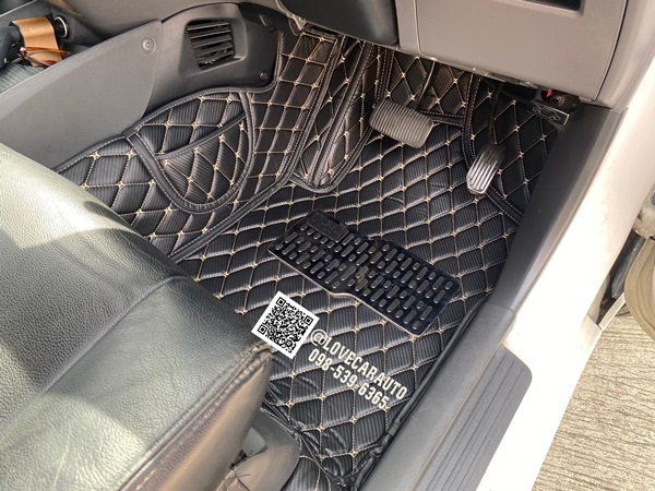 พรมปูพื้นรถยนต์ 6D Toyota Avanza โตโยต้า อแวนซ่า 2011 ลายเคฟล่าสีดำด้ายทอง 2แถว