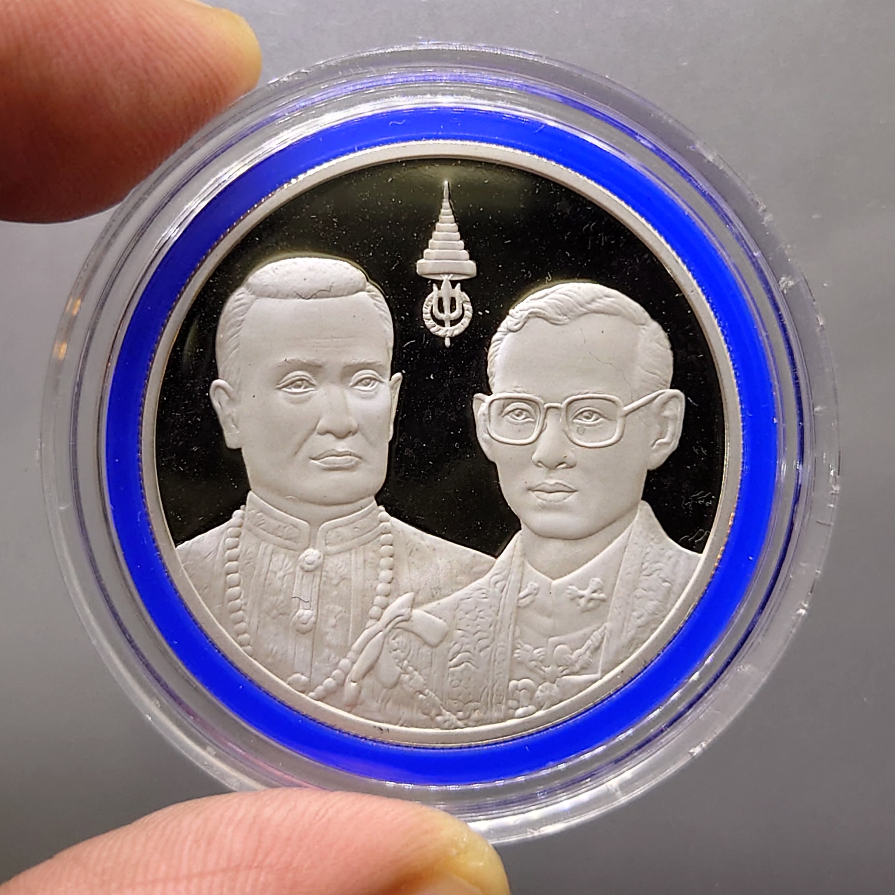 เหรียญเงินขัดเงา 600 บาท ที่ระลึกพระราชพิธีสมมงคลพระชนมายุเท่า ร1 พร้อมใบเซอร์กล่องหนัง ไม่ผ่านใช้สวย
