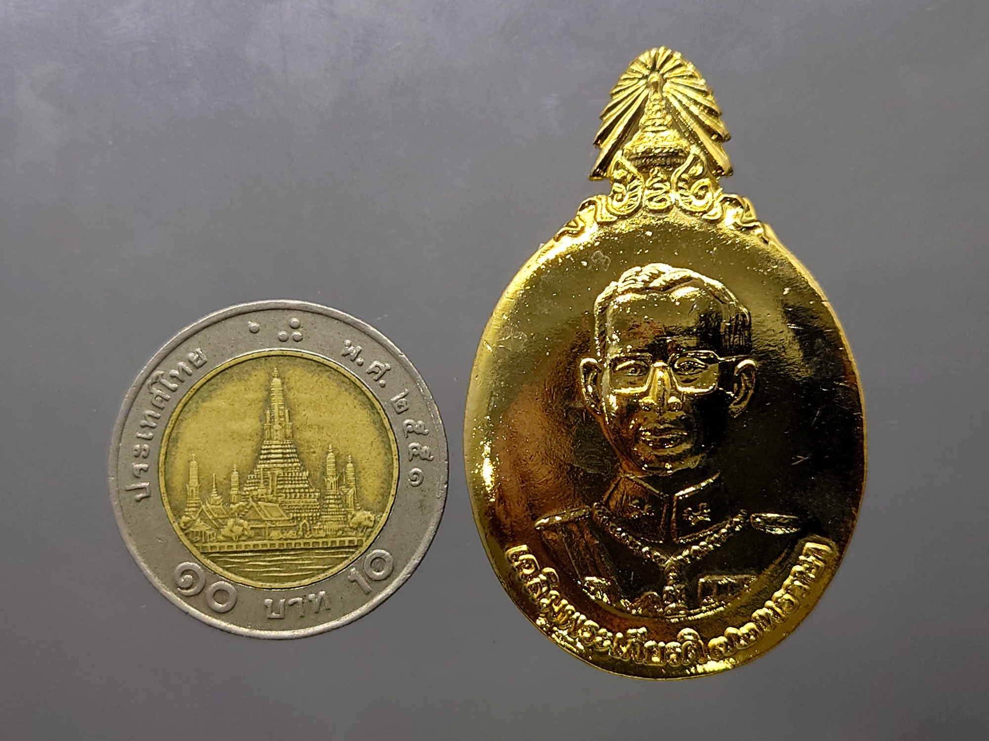 เข็มกลัด เข็มที่ระลึก 5 ธันวามหาราช กาหลั่ยทอง ครั้งที่ 23 ในหลวง ร9 พ.ศ.2542