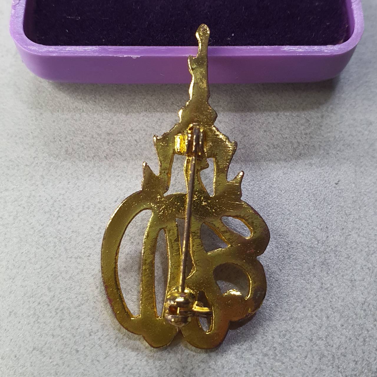 เข็มกลัด เข็มที่ระลึก ตราสัญลักษณ์ สท ( ราชินีสุทิดา )