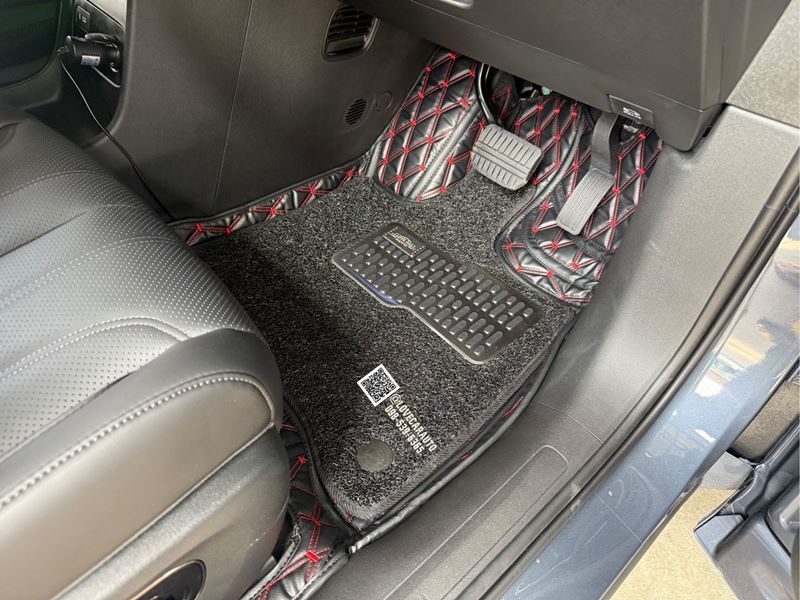 พรมปูพื้นรถยนต์ 7D Aion V VVIPด้ายคู่ สีดำด้ายแดง +ไวนิลสีดำ