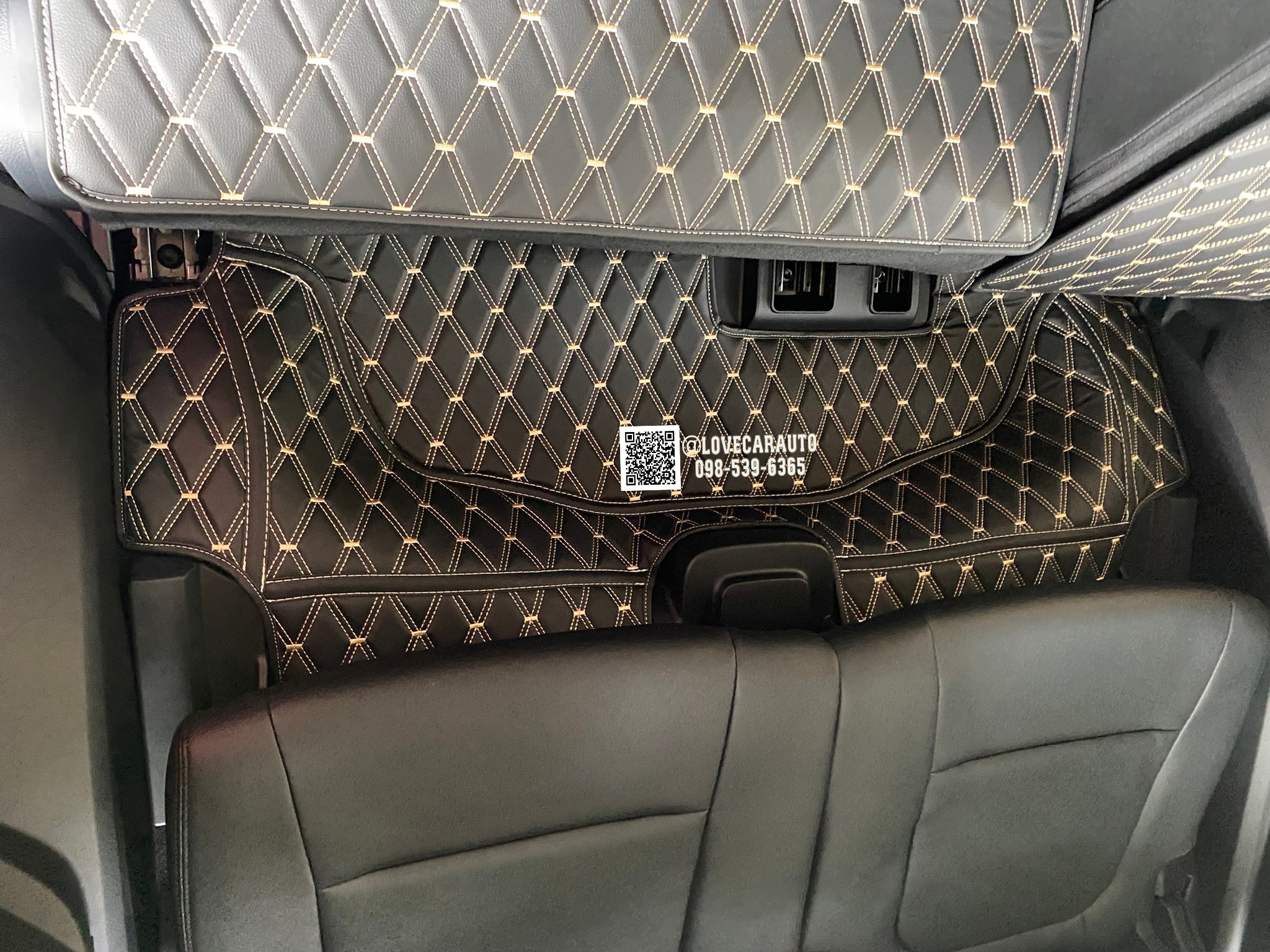 พรมปูพื้นรถยนต์ Ford Everest 2023 VVIP ด้ายคู่สีดำด้ายทอง