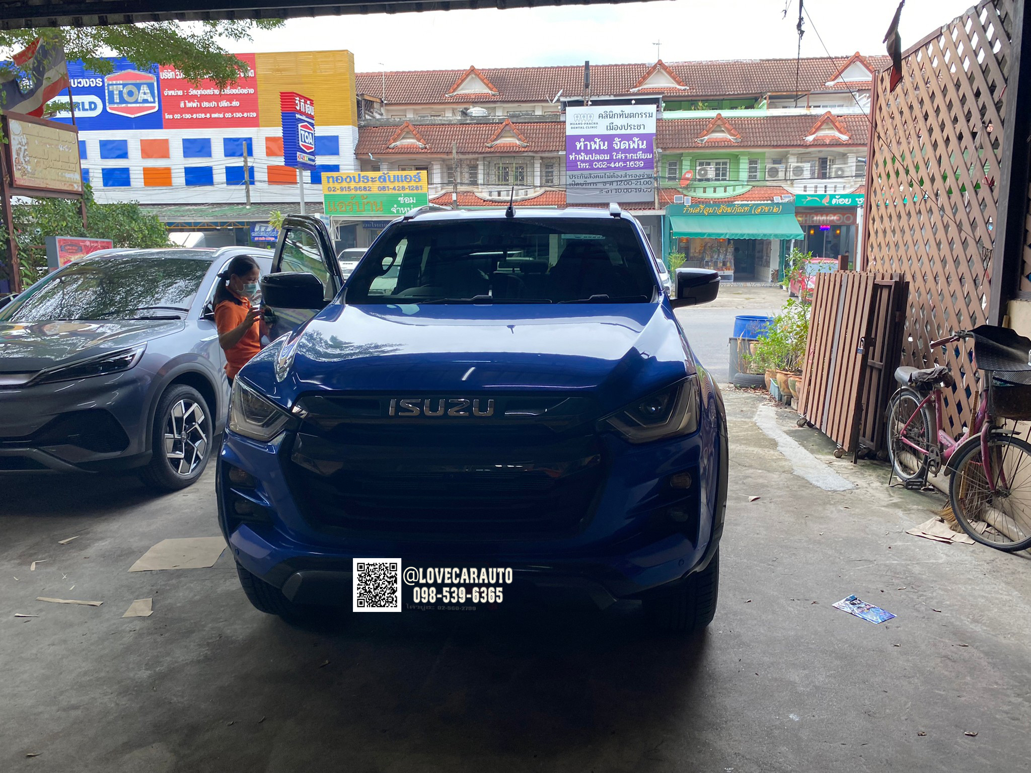 พรมปูพื้นรถยนต์ พรม7D Isuzu V-Corss Dmax 4oor 2022 สีกาแฟ+ไวนิลน้ำตาล