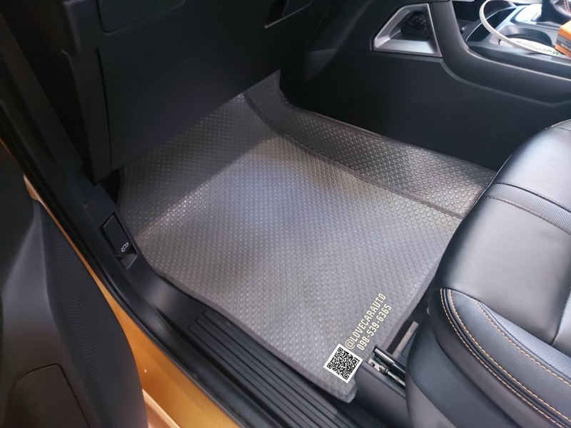 พรมปูพื้นรถยนต์ Ford Ranger 2024 กระดุมเล็กสีเทา