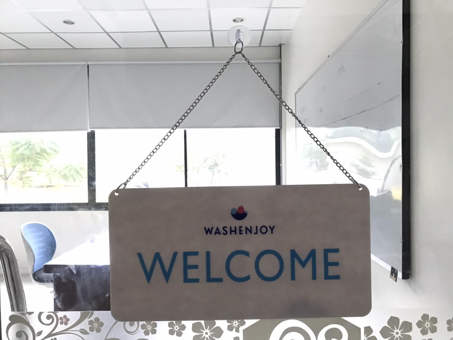 ป้ายแขวนติดบนกระจก ป้ายwelcome งานWASHENJOY