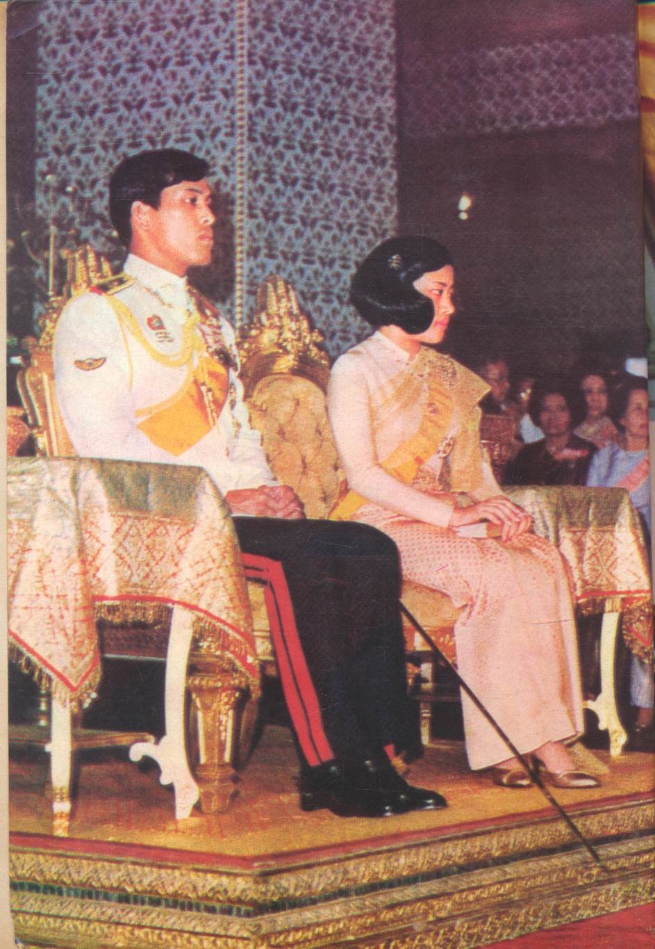 พระราชประวัติ และ พระบรมฉายาลักษณ์ เนื่องในพระราชพิธีอภิเษกสมรส ของ สมเด็จพระบรมโอรสาธิราช เจ้าฟ้ามหาวชิราลงกรณ สยามมกุฎราชกุมาร และ พระเจ้าวรวงศ์เธอ พระองค์เจ้าโสมสวลี พระวรชายา