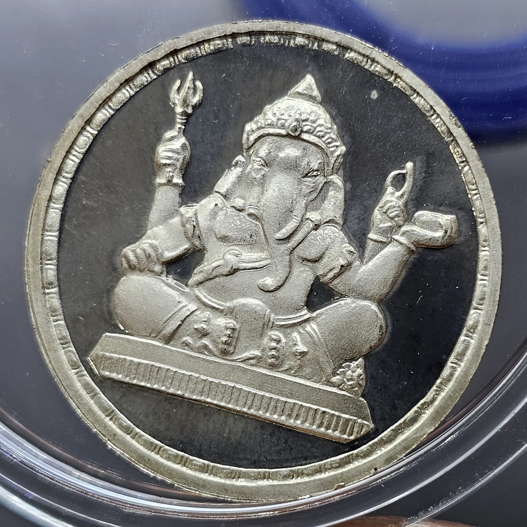 เหรียญพระพิฆเนศ พิมพ์สองหน้า วิทยาลัยช่างศิลป กรมศิลปากร จัดสร้าง ปี2538 เนื้อเงิน ขนาด 2.5 ซ.ม.