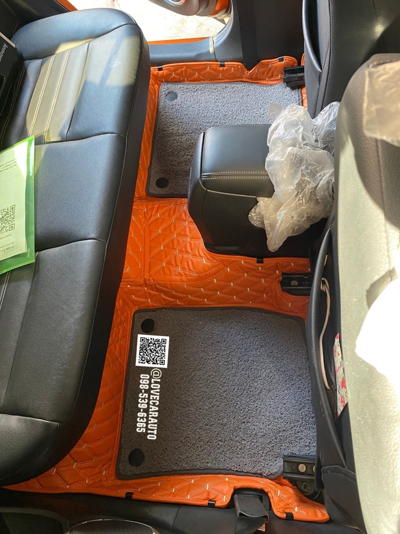 พรมปูพื้นรถยนต์ 7D Nissan kicks ใหม่ สีส้มด้ายทอง + ไวนิลเทา