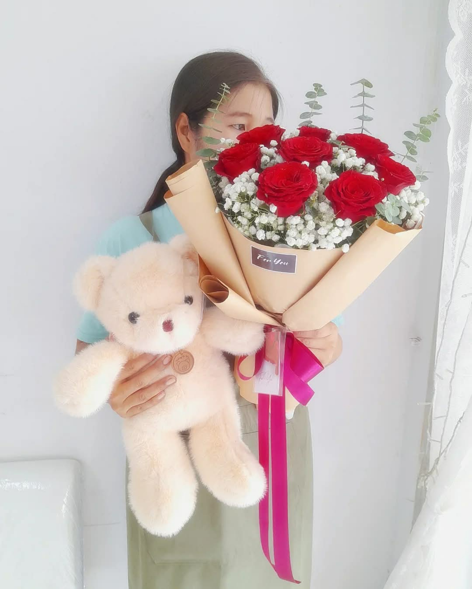 ช่อดอกกุหลาบ 8 ดอก และตุ๊กตาหมี 45 cm.