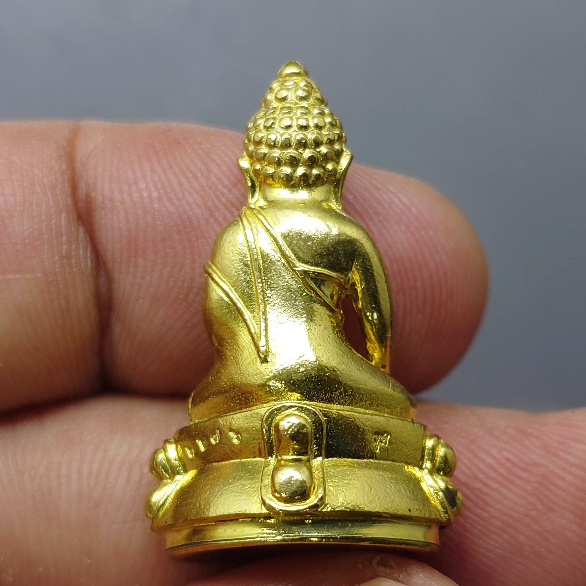 พระกริ่งญาณวเรศ (กริ่งปวเรศน้อย) ฐานบรรจุพระเกศาและจีวร เนื้อทองฝาบาตร พิมพ์ใหญ่ สมเด็จพระญาณสังวรฯ ทรงเจริญพรรษา 100 ปี วัดบวรนิเวศวิหาร ปี2556 พร้อมใบรับรอง